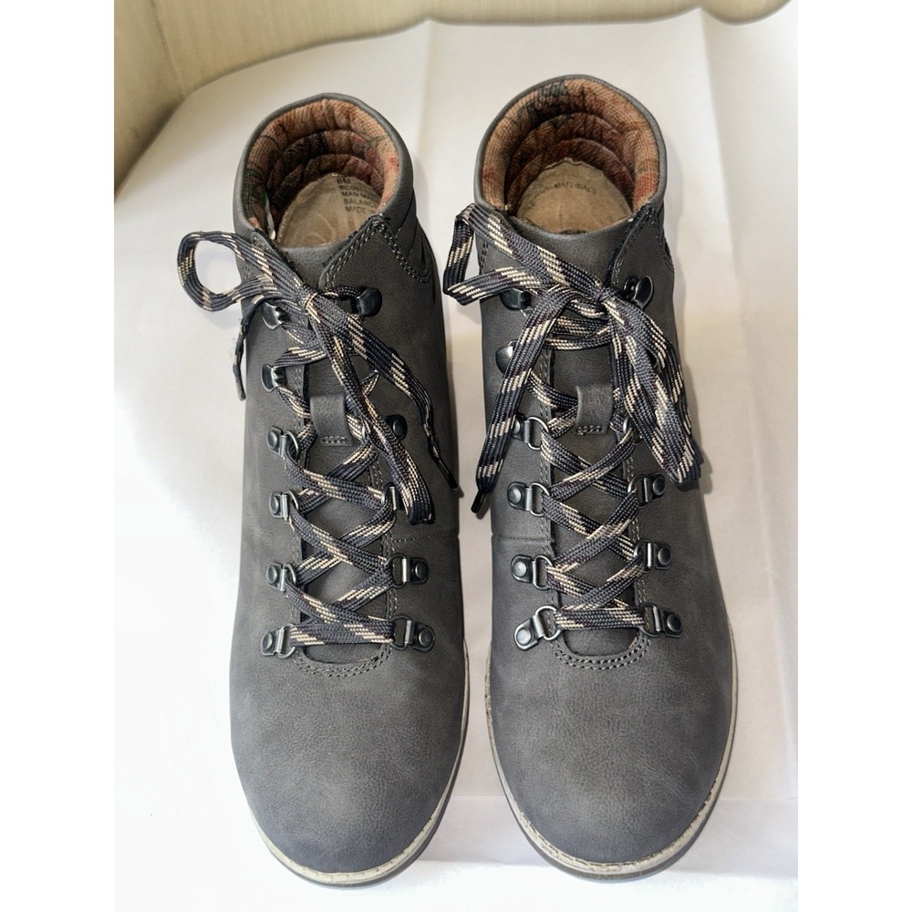 BOC Born Concept Womens Size 8 Alder Grey Suede Nubuck Heel Lace Up Booties